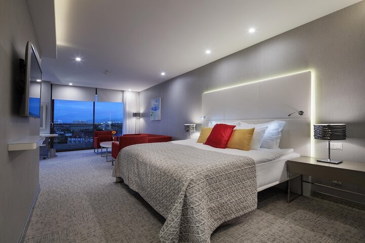 Room 38 of 303