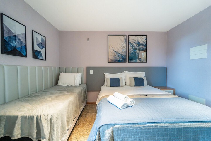 Room 4 of 184