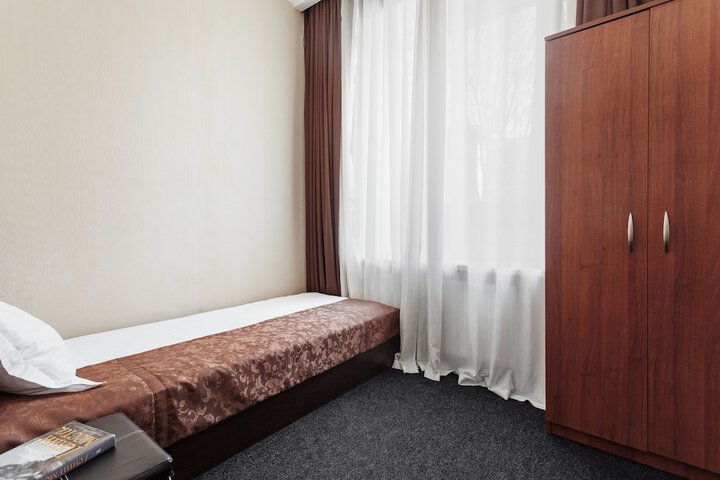Room 13 of 22