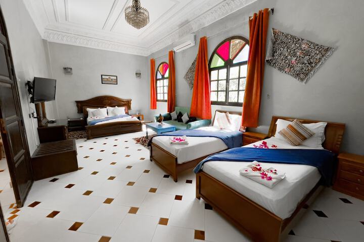Room 15 of 48