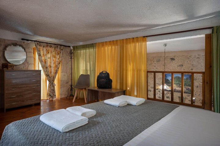 Room 3 of 35