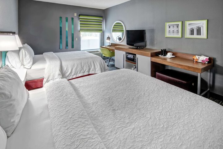 2 Queen Beds (1 of 9)