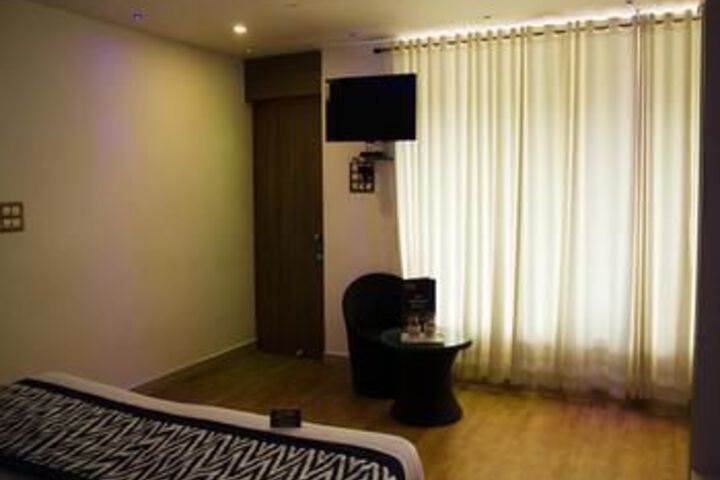 Room 16 of 18