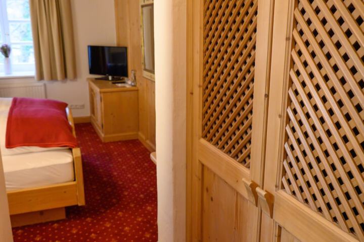 Room 8 of 64
