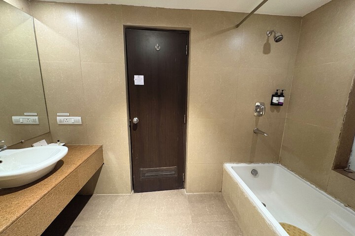 Room 65 of 121