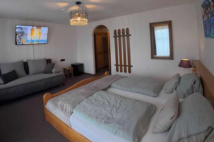 Room 10 of 96
