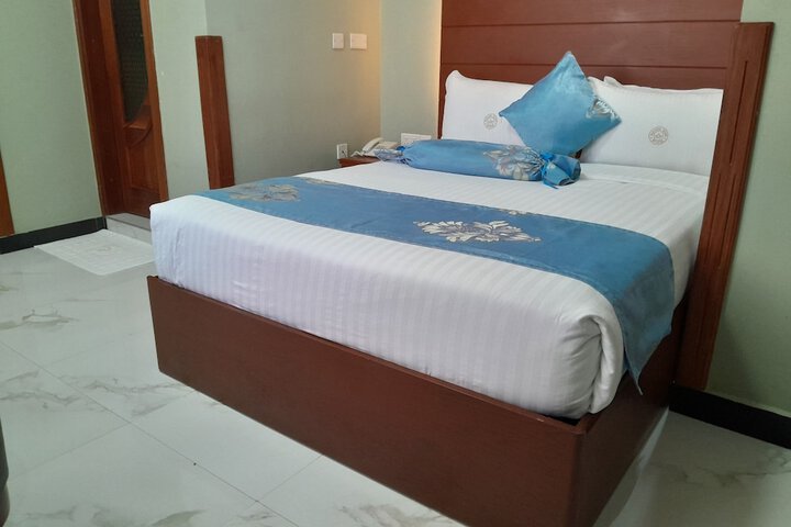 Room 53 of 119