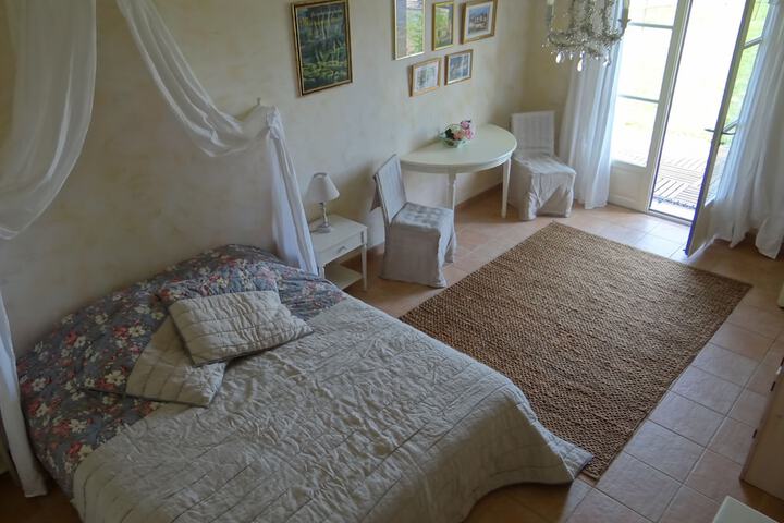 Room 5 of 27