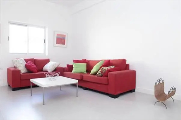 Room 4 of 8