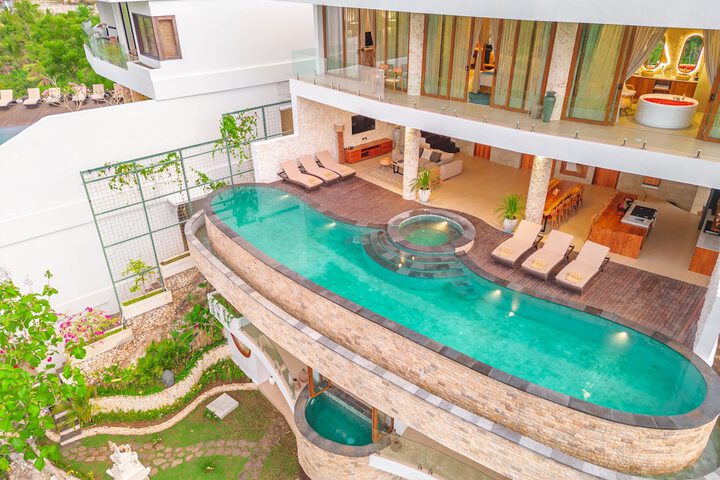 Pool 4 of 6