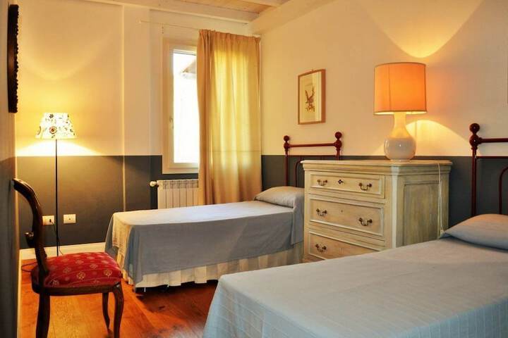 Room 9 of 48