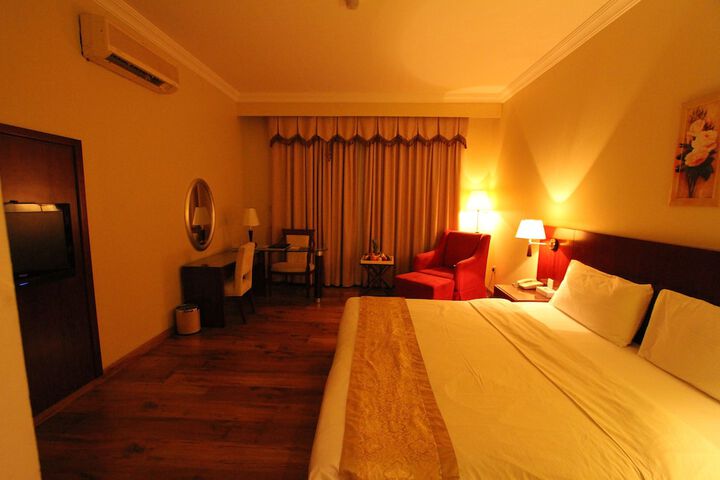 Room 14 of 29