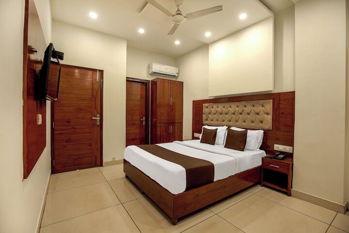Room 25 of 51