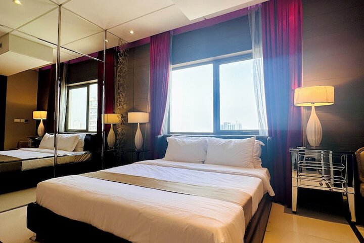 Room 10 of 28