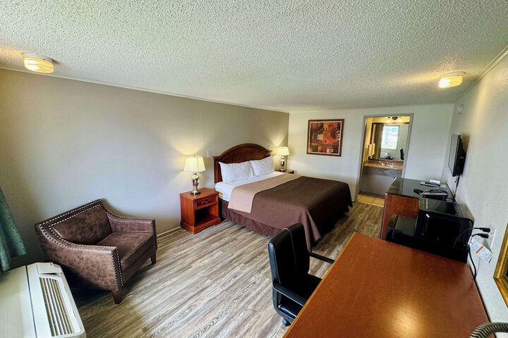 1 King Bed (19 of 22)