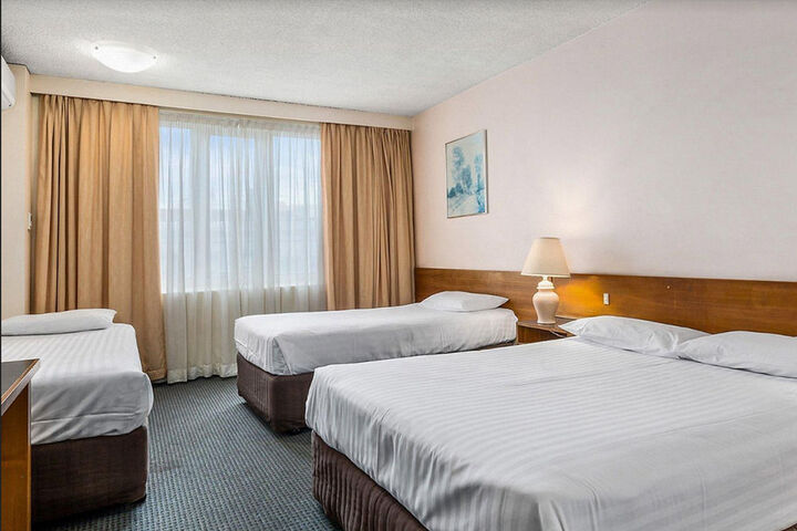 Room 4 of 38