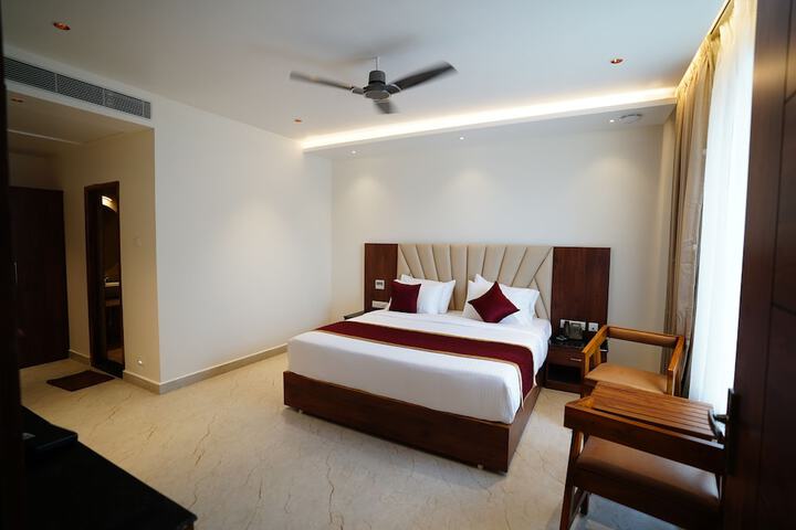 Room 9 of 103