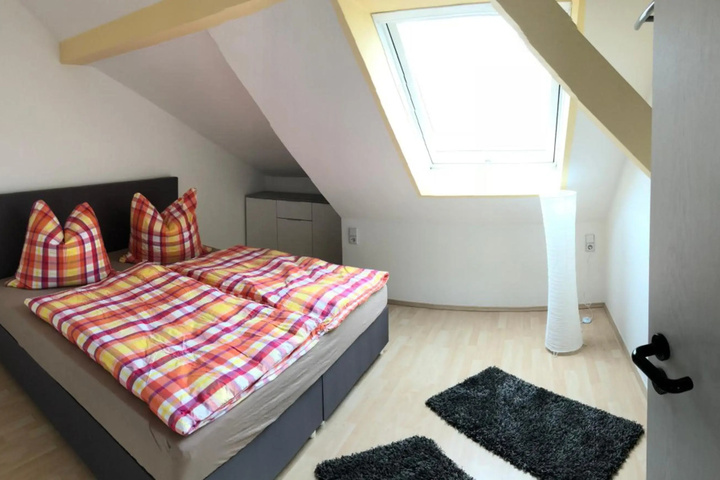 Room 6 of 17