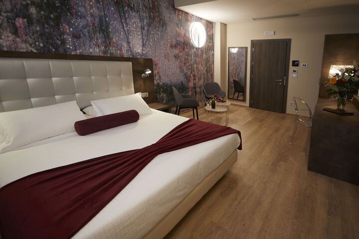 Room 6 of 50