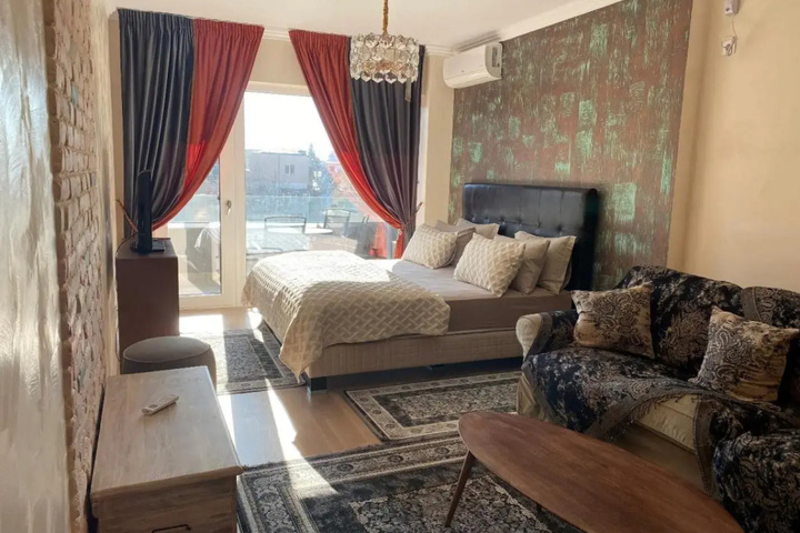 Room 4 of 10