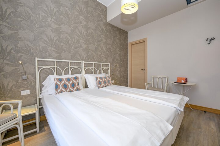 Room 40 of 164
