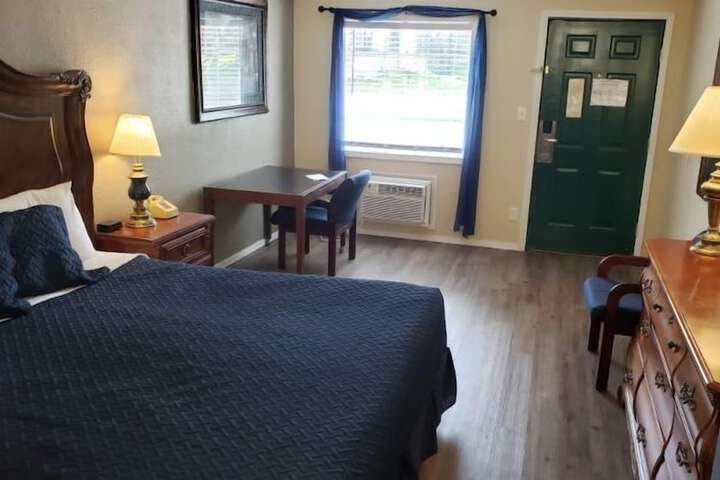 Room 25 of 83