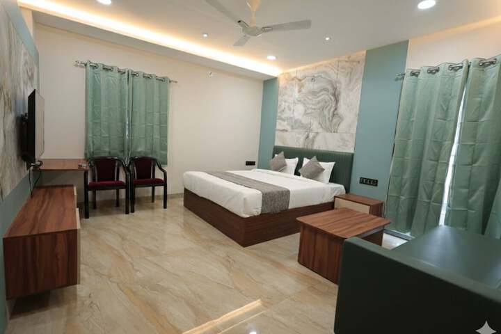 Room 12 of 42