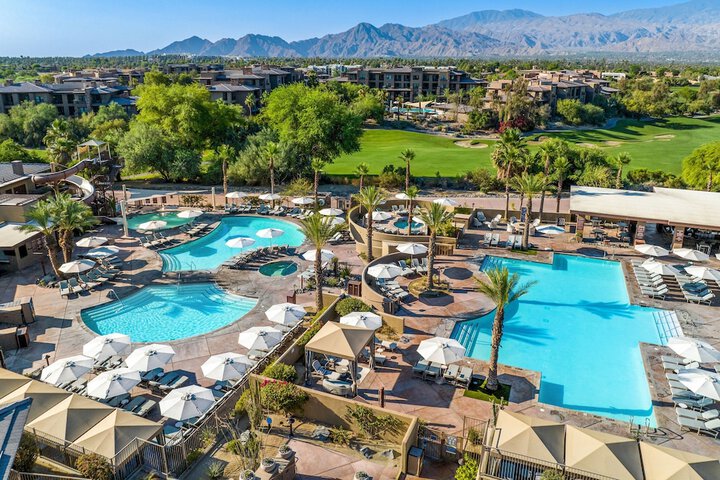 Hotel with Pool