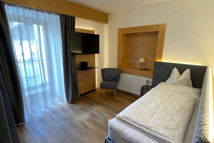 Room 11 of 41