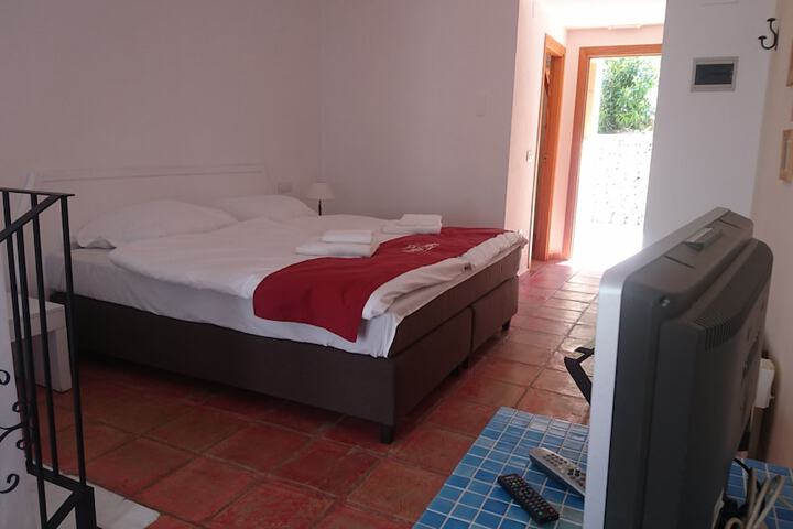 Room 5 of 138