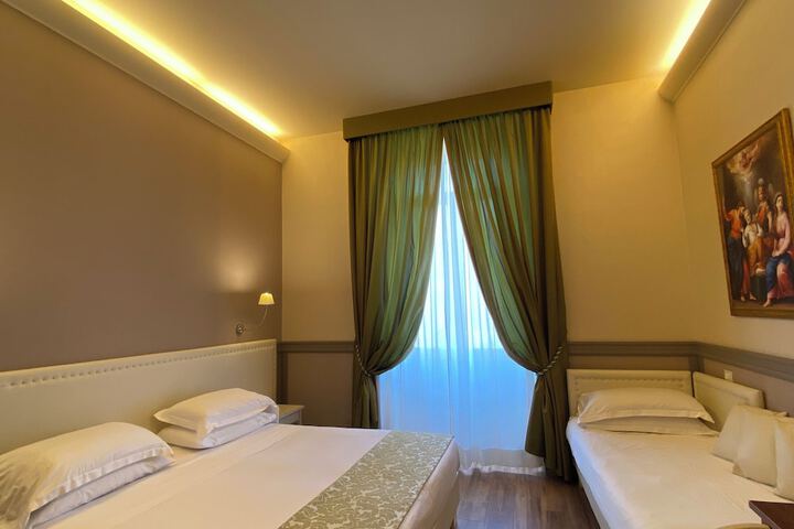 Room 33 of 180