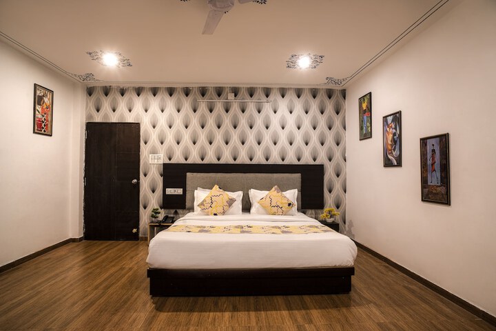 Room 6 of 33
