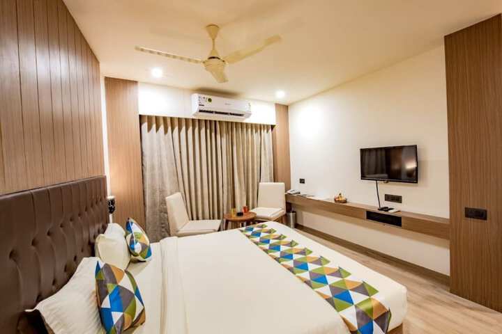 Room 5 of 8