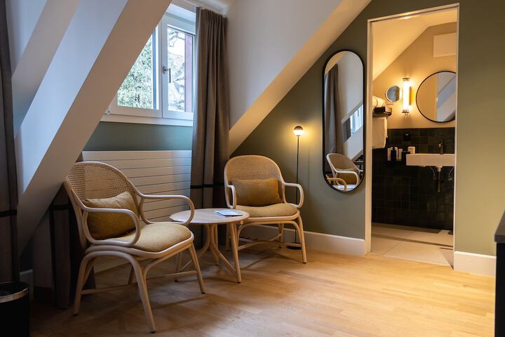 Room 15 of 48