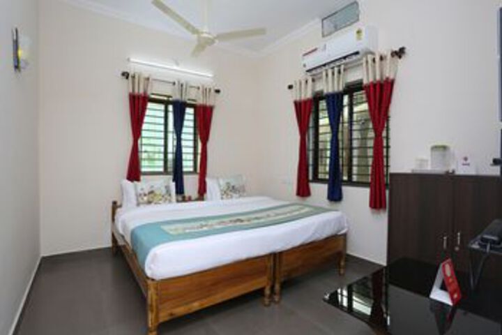 OYO 9964 Hotel Shine