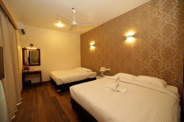 Room 5 of 12