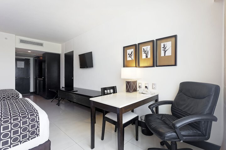 Room 18 of 213