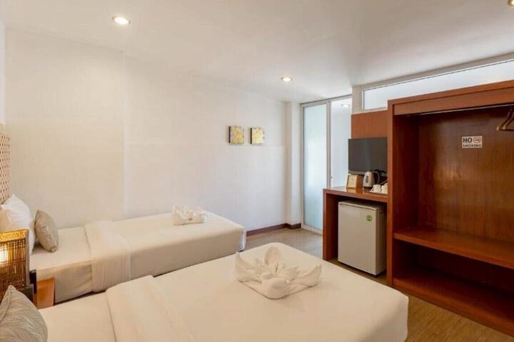 Room 103 of 149