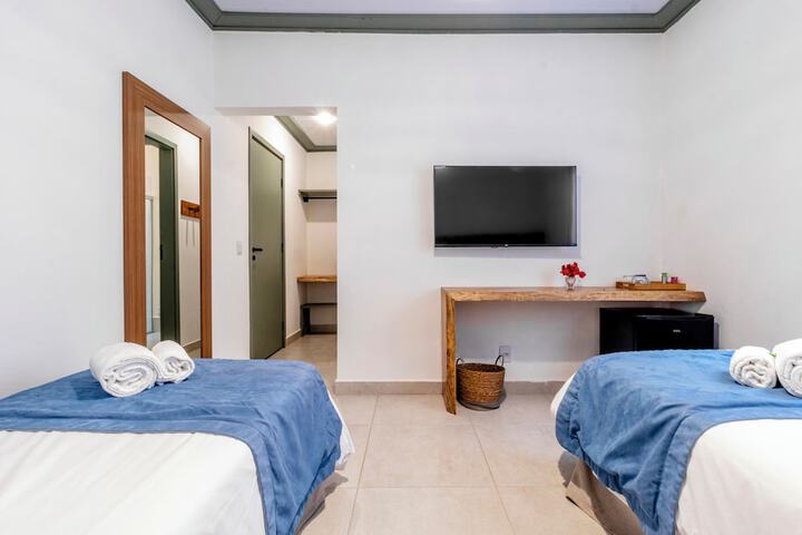 Room 17 of 102