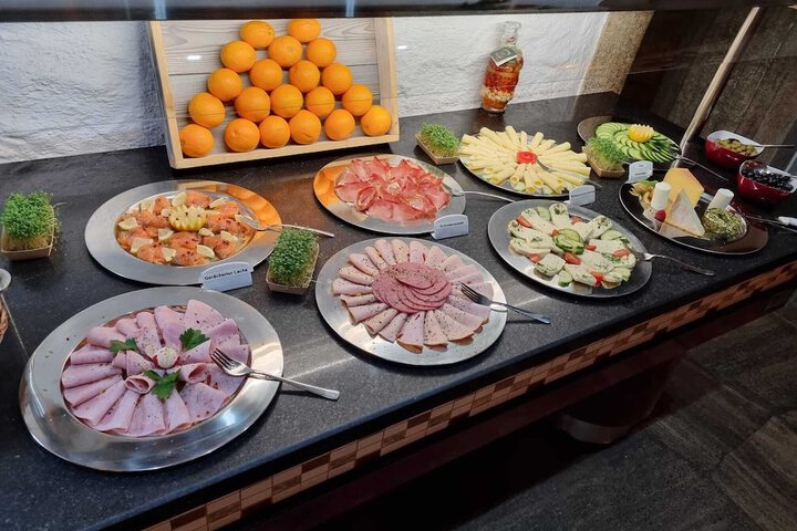 Dining 62 of 73