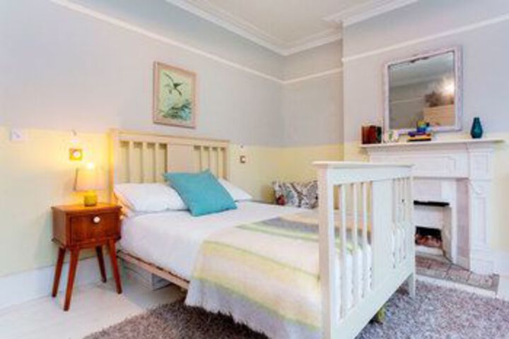 Room 10 of 27