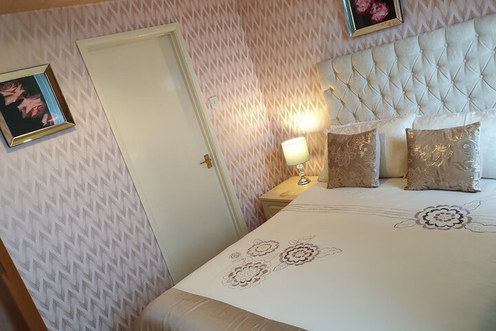Room 33 of 184