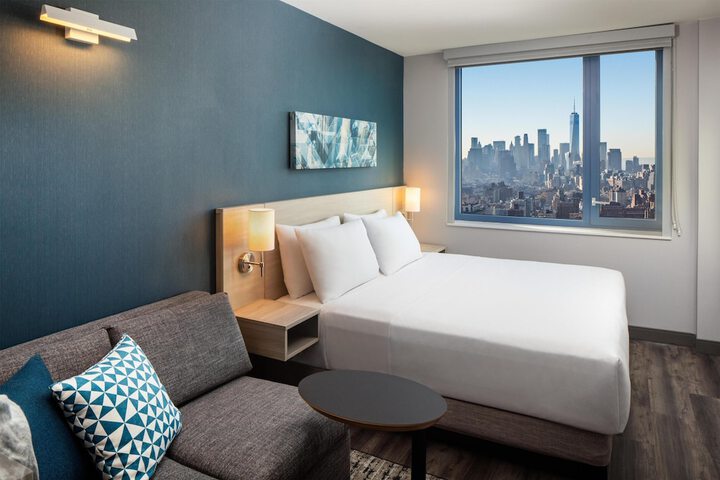 Room 51 of 107