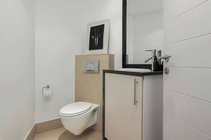 Room 18 of 21