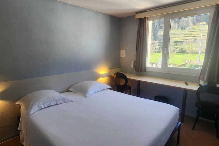 Room 2 of 9
