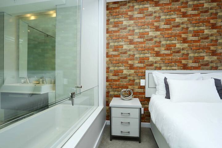 Room 17 of 35