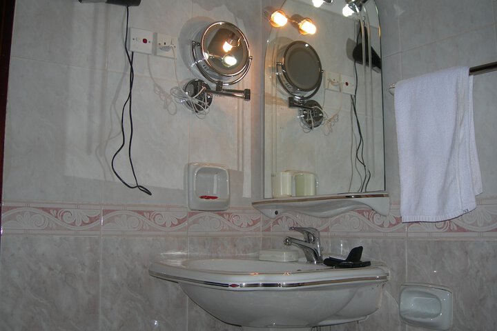 Room 15 of 27