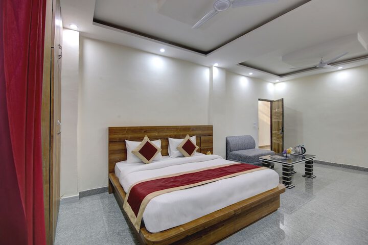 Room 3 of 16