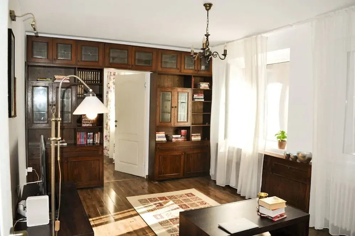 Room 4 of 9