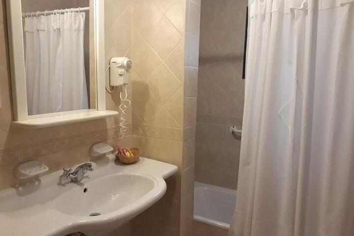 Room 5 of 38
